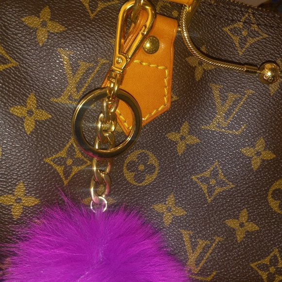 Michael Kors Magenta Pom pom fur keychain Small - Picture 2 of 5